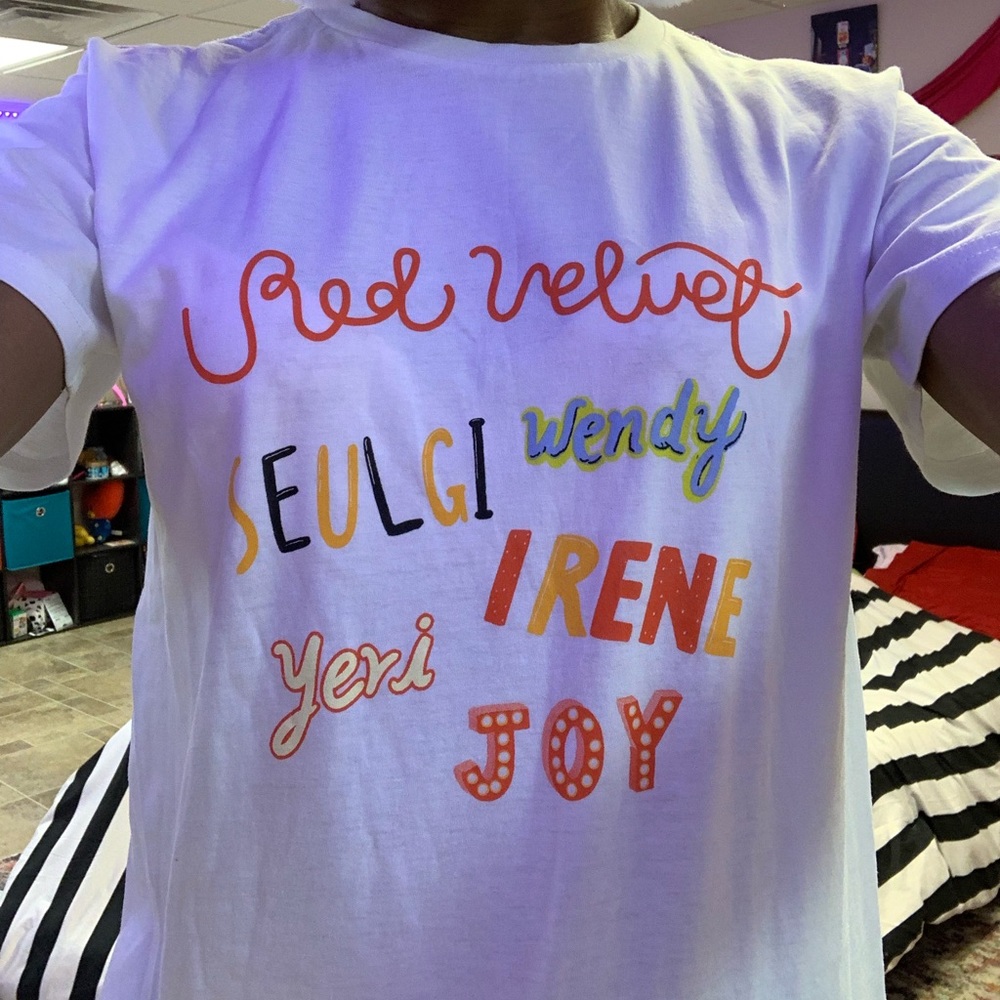 Kpop Redvelvet shirt (member photos on back)❤️